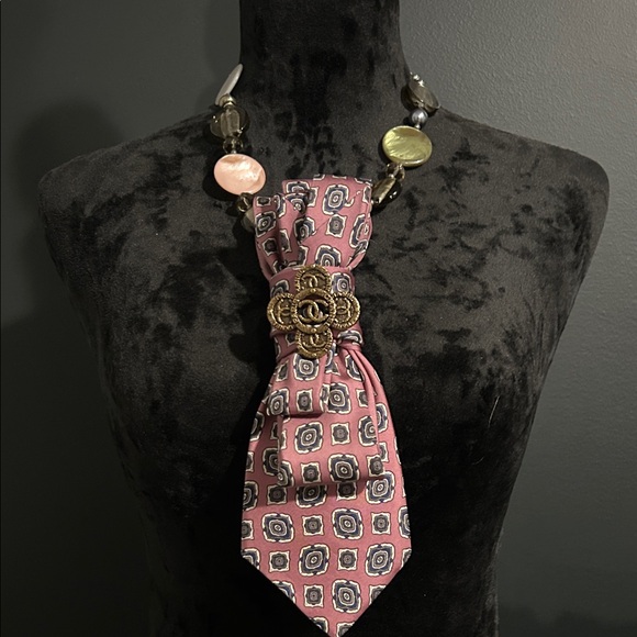 Elegant Pink and Gold Women's Necklace - Picture 1 of 1